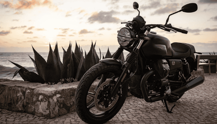 Moto Guzzi v7 stone